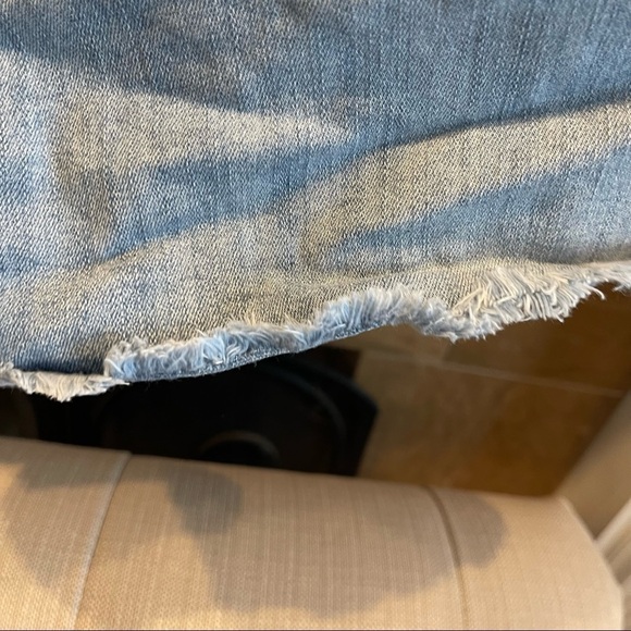 F: GUESS Women's Vintage Denim High-rise Light wash Shorts Sz 30 - Picture 8 of 12